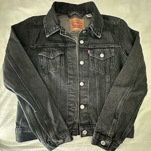 Levi’s woman’s denim trucker jacket